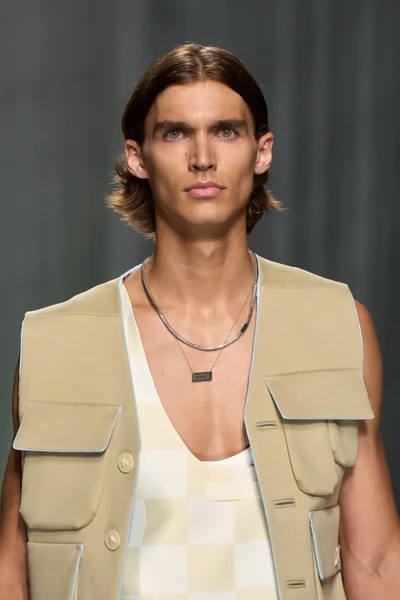 Look 24